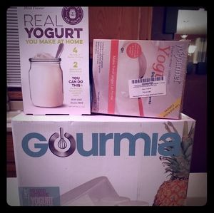 NWT Gourmia Yogurt Maker and Supplies